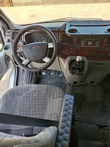 Ford Transit-21