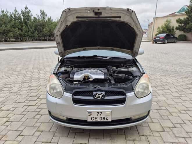 Hyundai Accent-11
