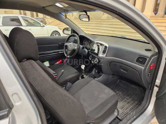 Hyundai Accent-7