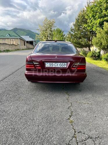 Mercedes E 220-2