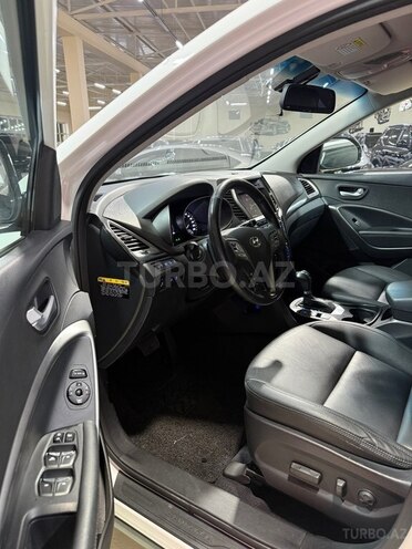 Hyundai Santa Fe-13