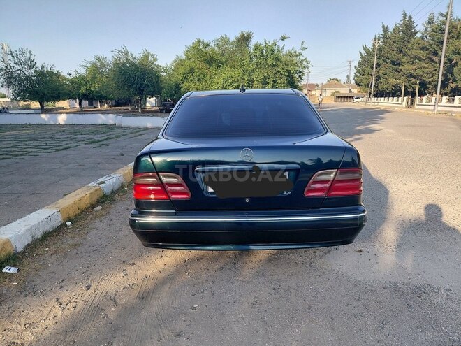Mercedes E 220-2