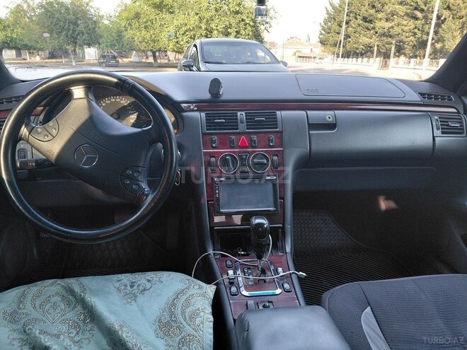 Mercedes E 220-5