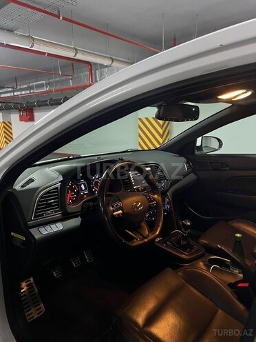 Hyundai Elantra-5