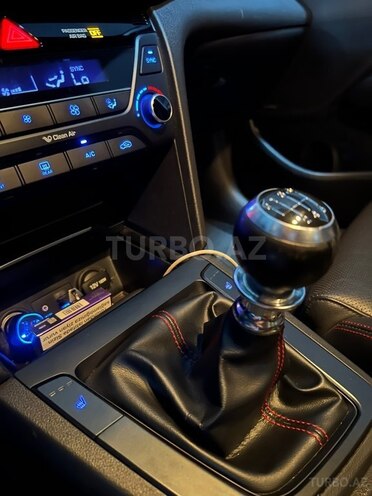 Hyundai Elantra-8