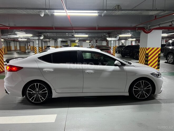 Hyundai Elantra-4