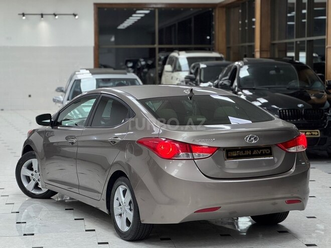 Hyundai Elantra-8