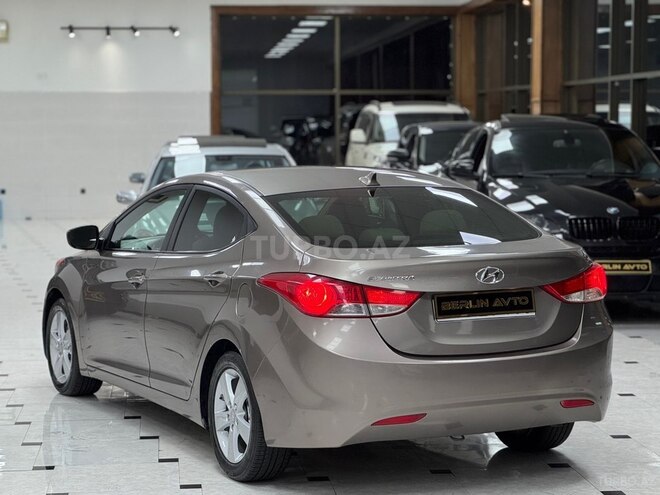 Hyundai Elantra-10