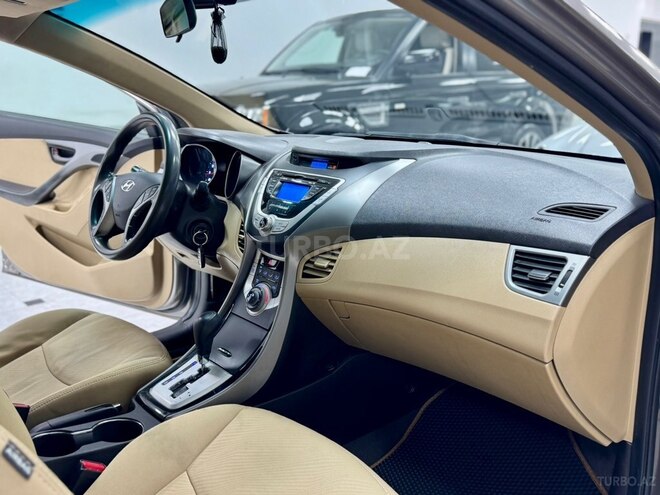 Hyundai Elantra-19