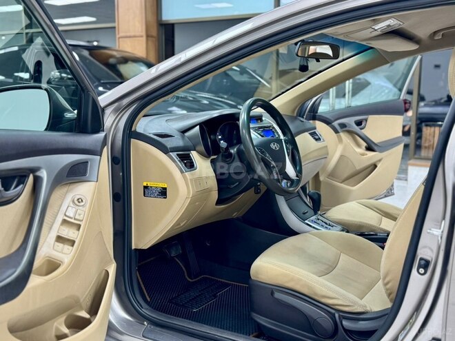 Hyundai Elantra-18