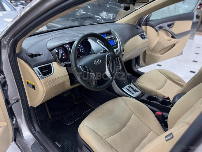 Hyundai Elantra-23