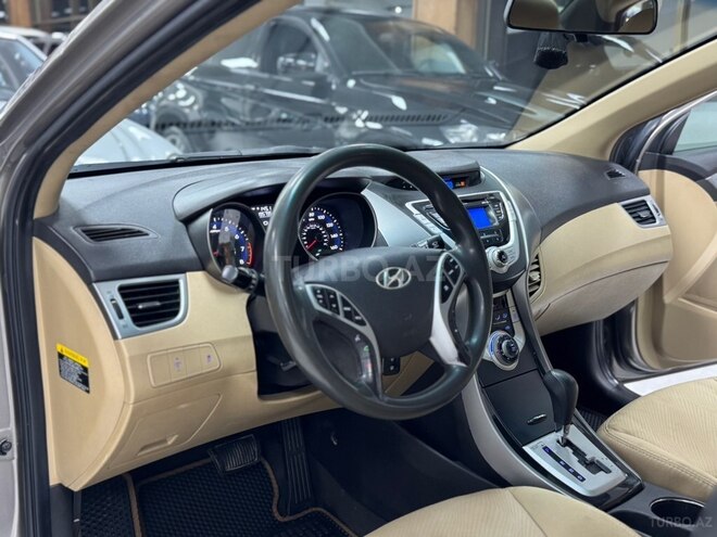 Hyundai Elantra-20