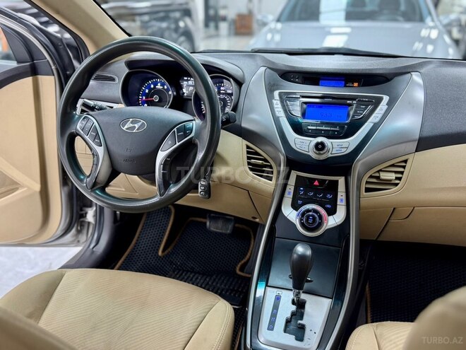 Hyundai Elantra-28