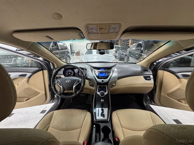 Hyundai Elantra-27