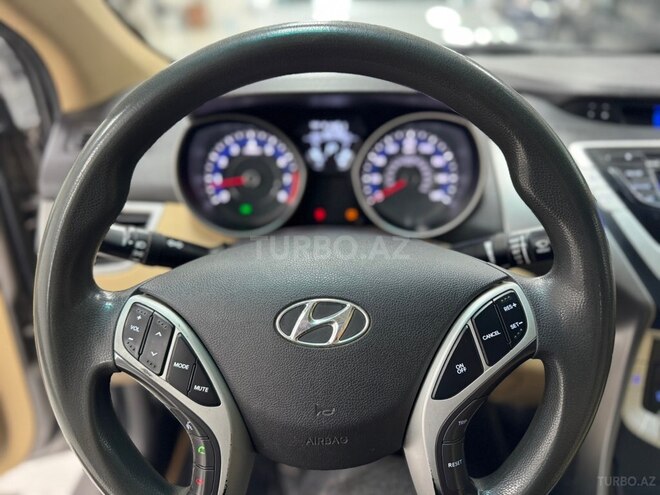 Hyundai Elantra-31