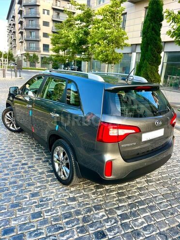 Kia Sorento-12
