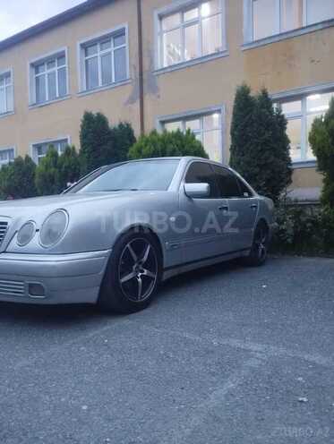 Mercedes E 230-5