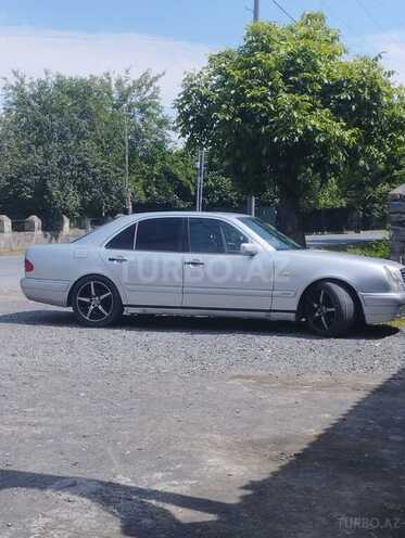 Mercedes E 230-6
