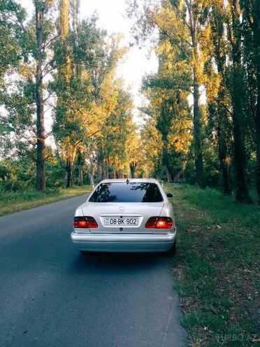 Mercedes E 230-2