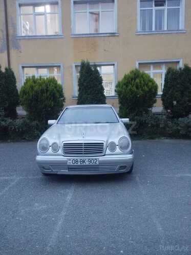 Mercedes E 230-1