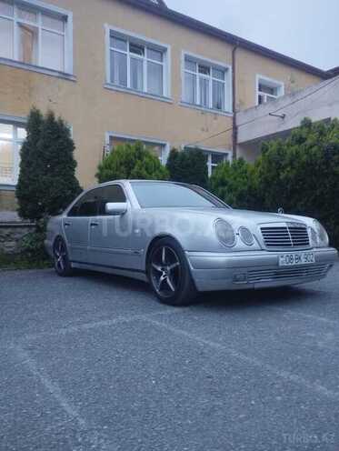 Mercedes E 230-4