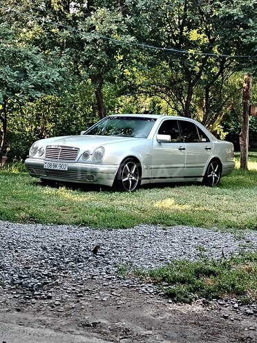 Mercedes E 230-7