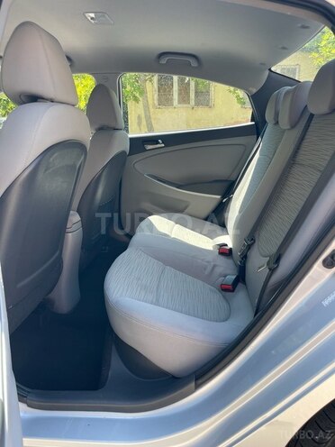 Hyundai Accent-9
