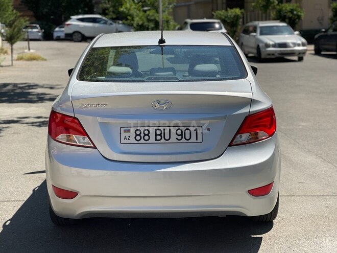 Hyundai Accent-5