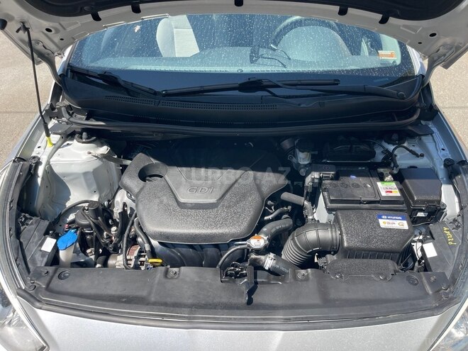 Hyundai Accent-11