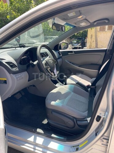 Hyundai Accent-10