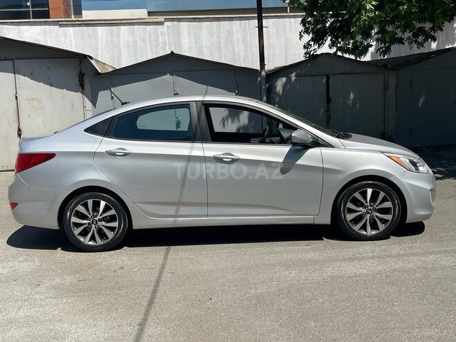 Hyundai Accent-7