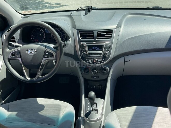 Hyundai Accent-15