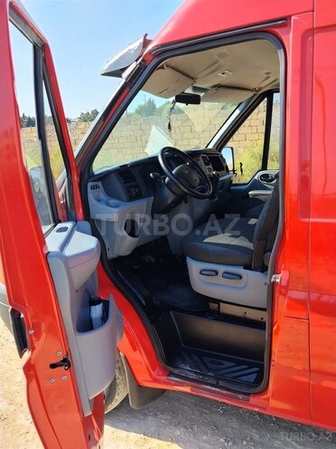 Ford Transit-5