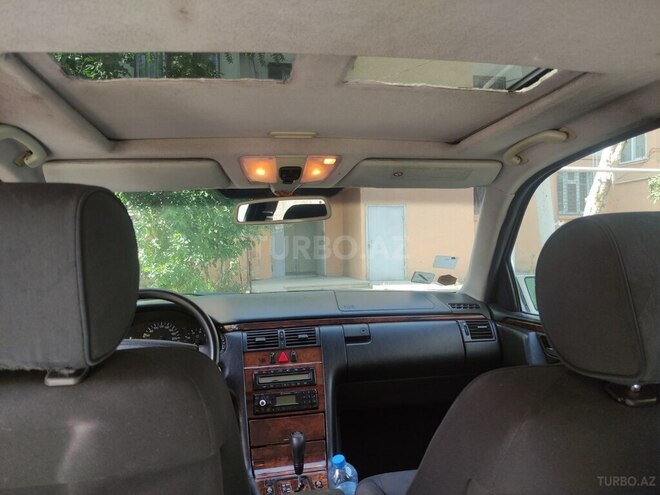 Mercedes E 240-3