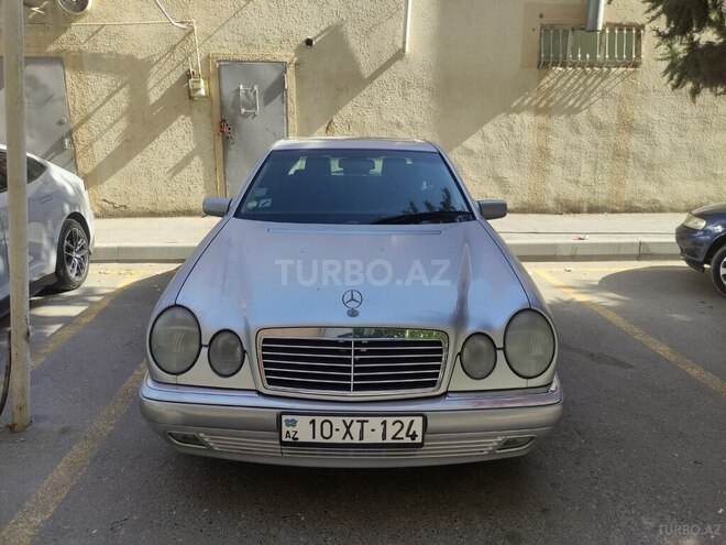 Mercedes E 240-1
