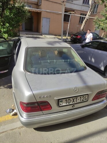 Mercedes E 240-2