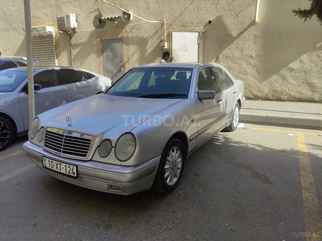 Mercedes E 240-8
