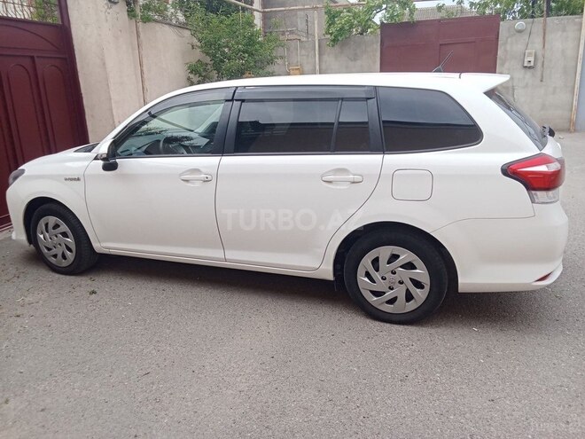 Toyota Corolla Fielder-3