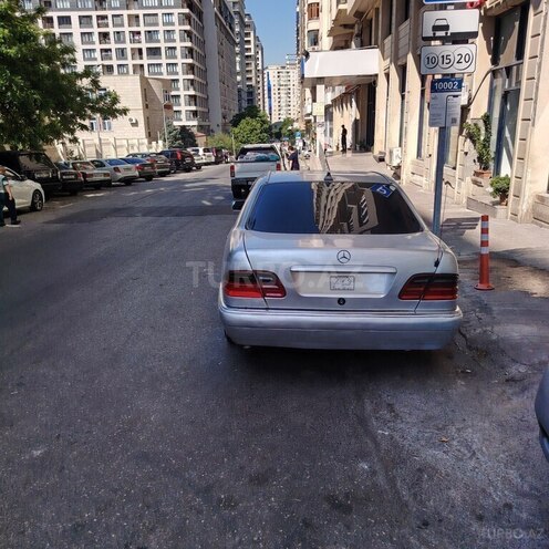 Mercedes E 230-2
