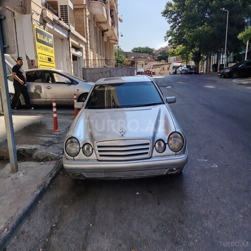 Mercedes E 230-1