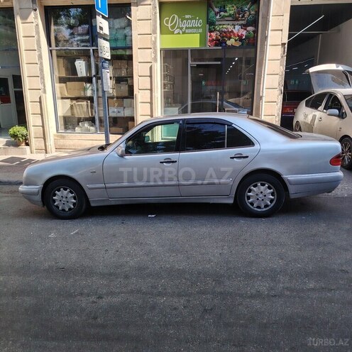 Mercedes E 230-3