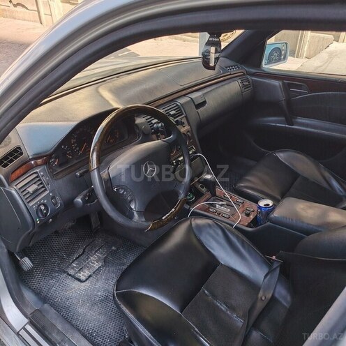 Mercedes E 230-4