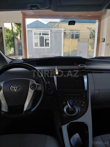 Toyota Prius-16