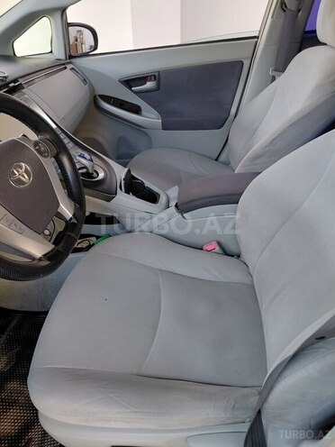 Toyota Prius-18