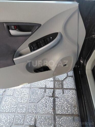 Toyota Prius-17