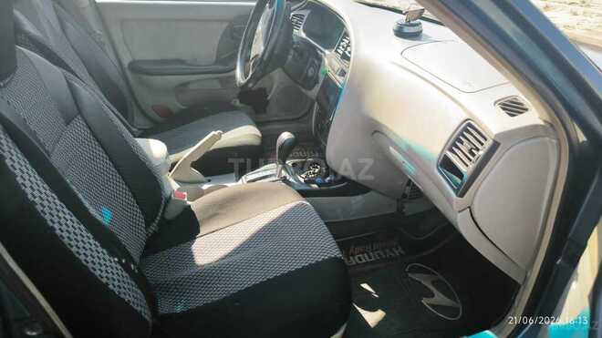 Hyundai Elantra-13
