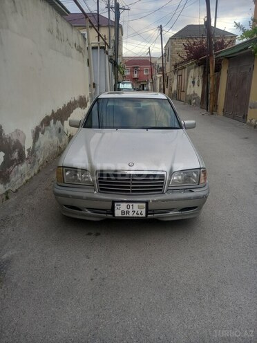 Mercedes C 200-1