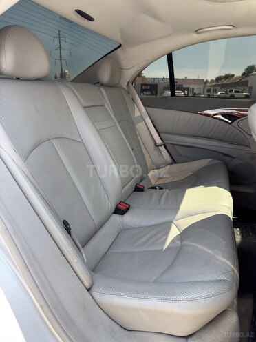 Mercedes E 240-11