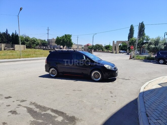 Opel Zafira-5