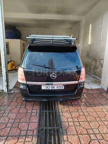 Opel Zafira-8